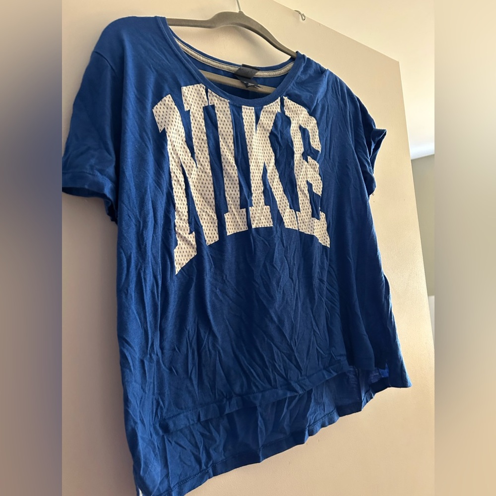 Nike long cropped tee size Large